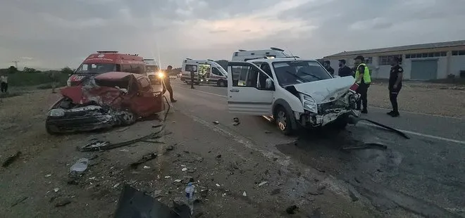 Adana’da otomobil ile hafif ticari araç çarpıştı: 1 ölü, 5 yaralı