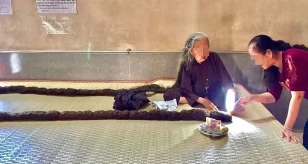 65-yildir-sacini-kesmiyor-son-hali-gorenleri-saskina-cevirdi-1623186926570.jpg 65 yıldır saçlarını kestirmiyor! Son hali görenleri şaşkına çevirdi - 1