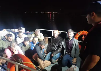 Muğla’da düzensiz göçmen operasyonu! Fethiye açıklarında 25 kişi yakalandı