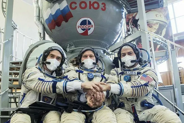 NASA astronotu ve kozmonotların ISS'e yolculuğu başladı - 3