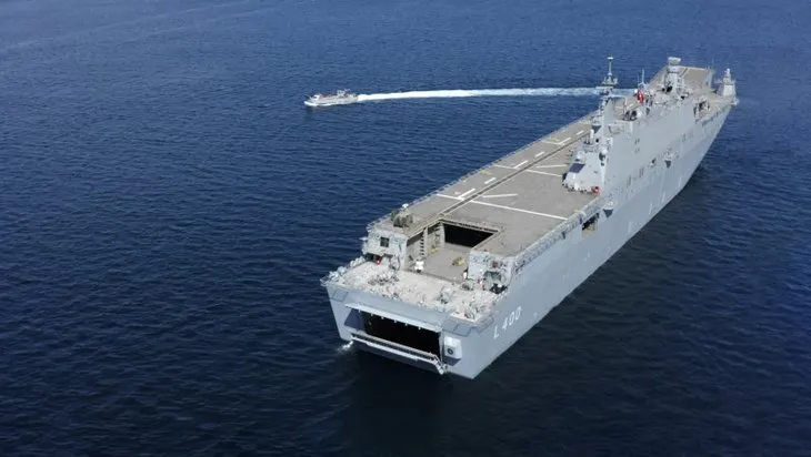 Türkiye’nin başarısı yine manşetlerde! İlk SİHA gemisi TCG Anadolu’yu böyle gördüler