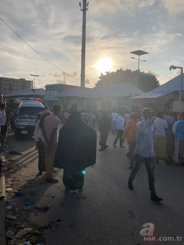 Somali'de meydana gelen patlamalarda en az 100 kişi öldü 12