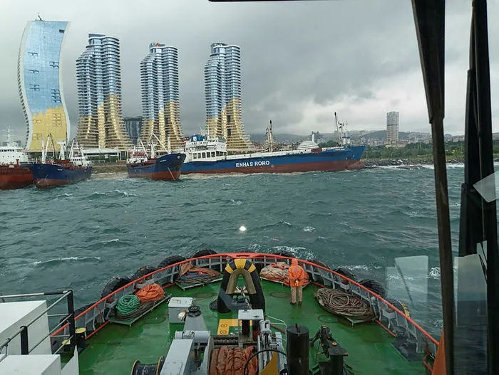 Son dakika: Kartal'da sürüklenen gemi kıyıdaki gemiye yaslandı - 4