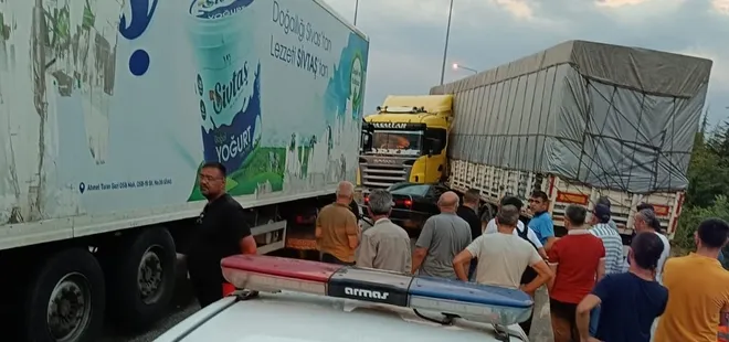 Çorum'da otomobil TIR'a çarptı: 4 yaralı