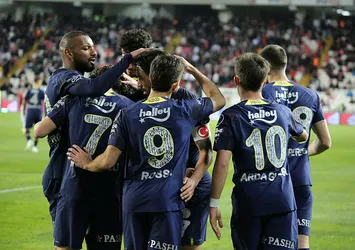 Fenerbahçe Sivasspor’u 3 golle geçti! Şampiyonluk yarışında önemli galibiyet (MAÇ SONUCU ÖZET)