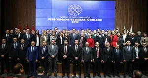 Bakan Albayrak Performans ve Başarı Ödüllerini verdi