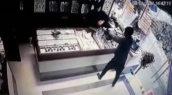 SON DAKİKA | İstanbul Çekmeköy’deki kuyumcu soygunun görüntüleri ortaya çıktı | Video haber... - 5