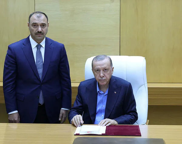 baskan-erdogan-sakarya-valiligi-ve-buyuksehir-belediyesini-ziyaret-etti-1664039404061.jpg Başkan Erdoğan Sakarya Valiliği ve Büyükşehir Belediyesi'ni ziyaret etti - 1