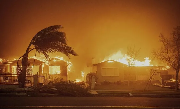 los-angelesta-yangin-7-gununde-olu-sayisi-16ya-yukseldi-fbi-halktan-yardim-istedi-1736662367000.jpg Foto: DHA