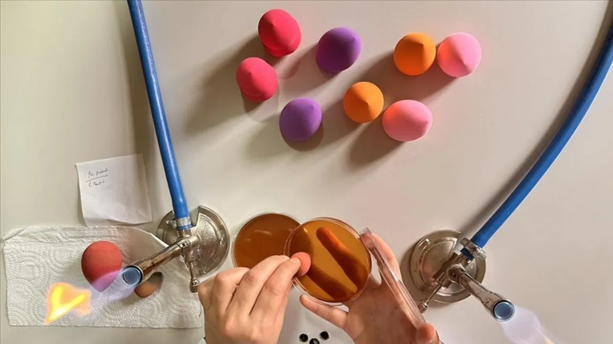 Makyaj yaparken göz sağlığına dikkat edin