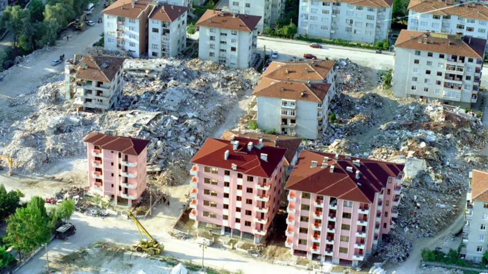 17 Ağustos depreminin üzerinden 23 yıl geçti! O gece yaşananlar akıllardan hiç çıkmadı