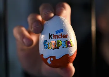 Kinder Sürpriz'lerdeki Salmonella tehlikesi 11 ülkeye yayıldı! Salmonella'nın belirtileri neler?