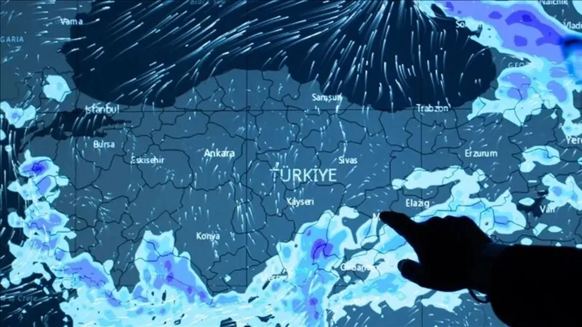 Ankara’da sağanak alarmı! Yol çöktü araçlar hasar gördü