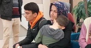 Yaralı yakınlarının zorlu bekleyişi