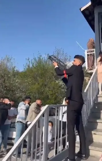Pes dedirten görüntüler! Gelin ve damatlar... - 1