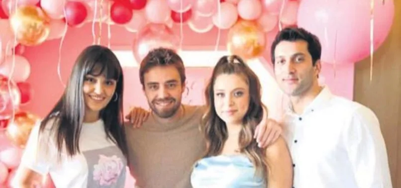 Güzel oyuncu Hande Erçel'le ablası Gamze Erçel ölen annesinin adını yakında doğacak kızıyla yaşatacak