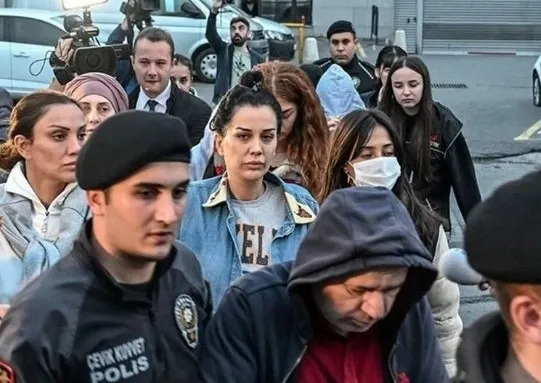 dilan-polat-tahliye-mi-olacak-cezaevinde-kendini-yaraladi-bassavciliktan-flas-karar-1714997653102.jpg Dilan Polat tahliye mi olacak? Cezaevinde kendini yaralamıştı! Başsavcılıktan flaş karar! - 1