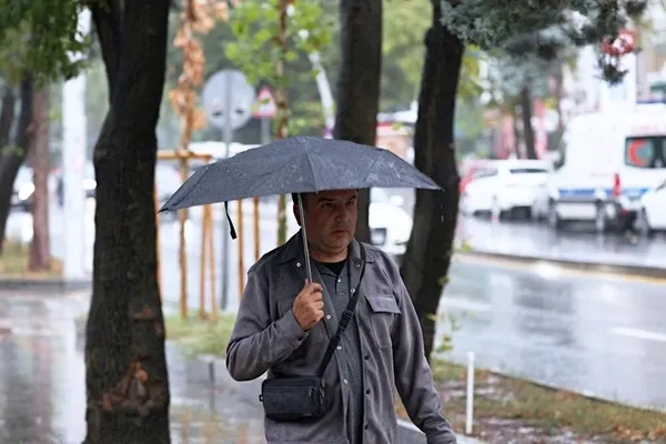Meteoroloji ve AKOM'dan peş peşe uyarı! 13 ile sarı kodlu alarm | İstanbullular dikkat! Kuvvetli sağanak yağış geliyor - 1