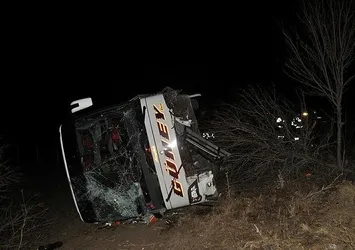 Ankara'da yolcu otobüsü şarampole devrildi