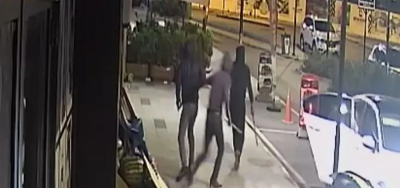 İstanbul'da hırsızlar kendilerini fark eden vatandaşları döner bıçağıyla kovaladı