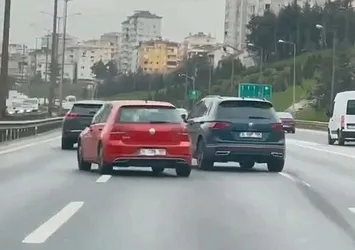 Trafikte yol tartışması kazayı beraberinde getirdi!