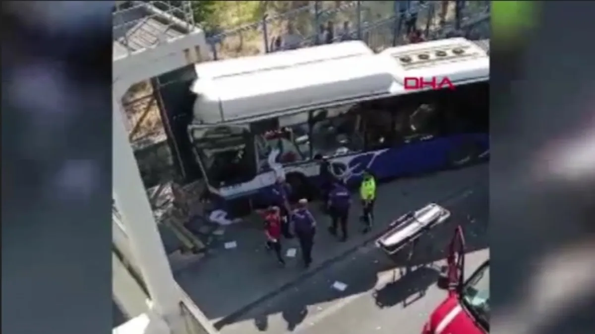 Ankara'da belediye otobüsü kaza yaptı!