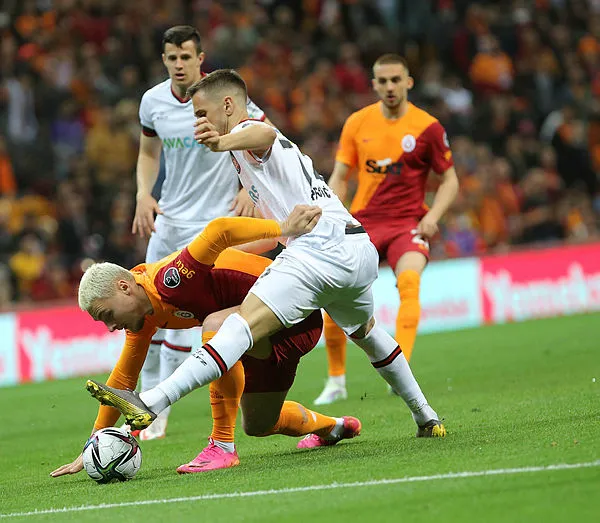 galatasaray-vavacars-fatih-karagumruk-2-0-mac-sonucu-ozet-1648927969831.jpg Galatasaray - VavaCars Fatih Karagümrük: 2-0 (MAÇ SONUCU ÖZET) - 4