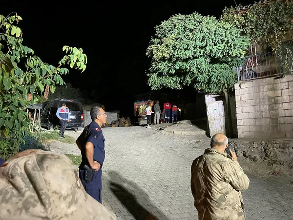 1664656374528.jpg Gaziantep'te gece yarısı korkunç olay! Evi otomatik silahla taradılar! 2 ölü 3 yaralı... - 2
