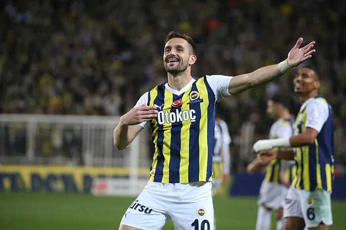 kadikoyde-fener-alayi-fenerbahce-4-2-adana-demirspor-mac-sonucu-1712172396398.jpg Kadıköy'de Fener alayı! Fenerbahçe 4-2 Adana Demirspor (MAÇ SONUCU) - 1