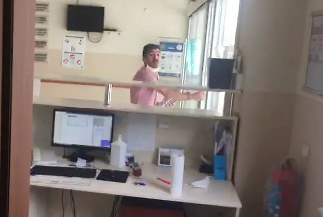 Aile sağlığı merkezinde dehşet: Küfürler edip "Silahla döneceğim" diye tehdit etti - 1