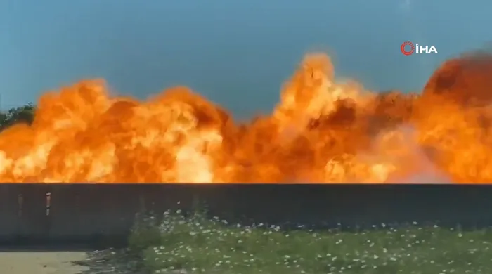 Otoyolda korkunç anlar! Lüks otomobil bomba gibi böyle patladı - 4