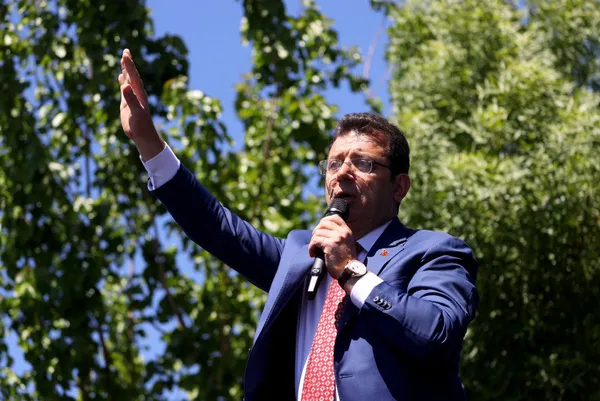 ekrem-imamoglu-adiyamanda-terorden-tutuklu-selahattin-demirtasa-selam-cakti-onun-adaletini-diliyoruz-1683152310804.jpg Ekrem İmamoğlu Adıyaman'da terörden tutuklu Selahattin Demirtaş’a selam çaktı: Onun adaletini diliyoruz - 1