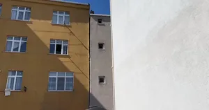 İstanbul’da bina yerinden oynadı!