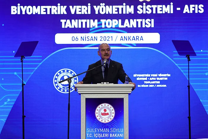 Son dakika: İçişleri Bakanı Süleyman Soylu'dan e-imza açıklaması: Yakın zamanda kimlik cüzdanlarında olacak - 3