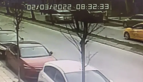 kagithanede-maganda-dehseti-cocuklu-kadinin-otomobilinin-onunu-kesip-1650872617001.jpg Kağıthane’de maganda dehşeti! Çocuklu kadının otomobilinin önünü kesip… - 2