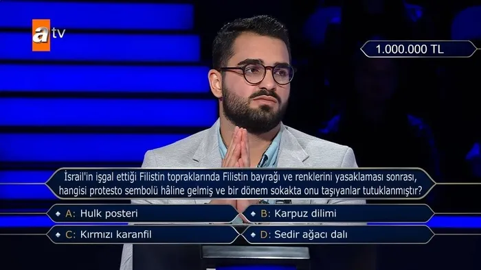 1728034936955.jpg Kim Milyoner Olmak İster'de büyük heyecan! Bu akşam bir yarışmacı milyonluk soruya adım adım ilerliyor! - 5