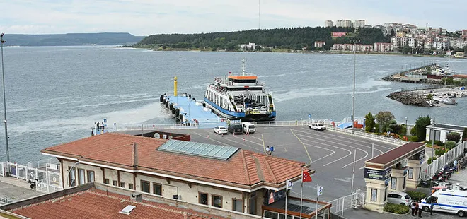 Feribot seferlerine fırtına engeli