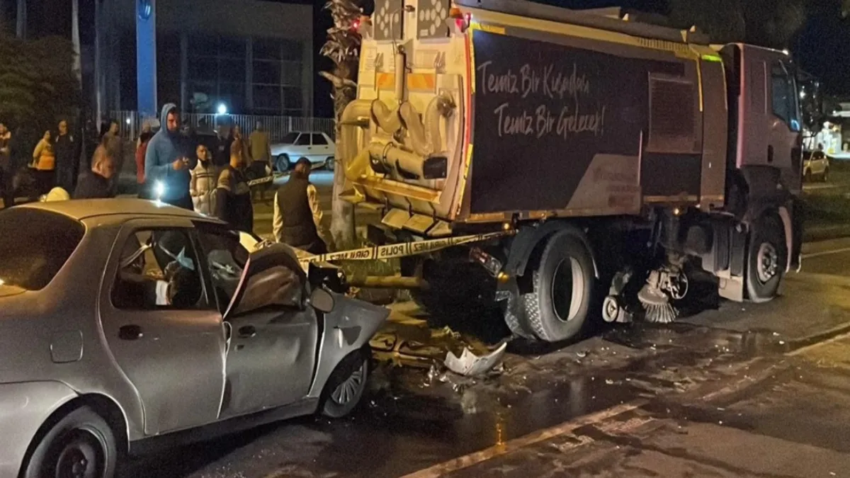 Kuşadası'nda feci kaza! Temizlik aracına çarpan sürücü hayatını kaybetti