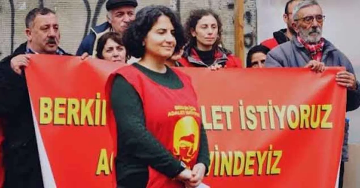 Terör örgütü DHKP-C talimatıyla ölen Ebru Timtik’e ‘İstanbul Barosu’ önünde anma