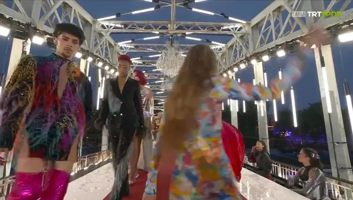 paris-olimpiyat-oyunlarinda-lgbt-dayatmasi-olimpiyat-mesalesini-bu-yil-translar-tasidi-1722023072039.jpeg Paris Olimpiyat Oyunları'nda LGBT dayatması