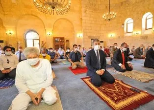 96 yıl sonra yeniden ibadete açılan camide cuma namazı kılındı
