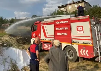 Yüksekova'da anız yangını paniğe yol açtı