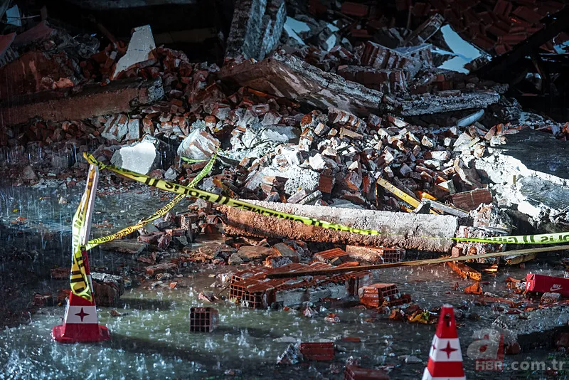 Balıkesir 6.1 deprem son durum | 27 Ekim Sındırgı'da yıkım oldu mu, kaç bina yıkıldı? Can kaybı yaşandı mı, yaralı sayısı kaç? 6