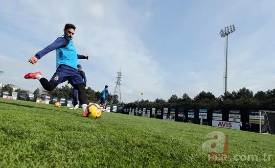 Fenerbahçe idmanında dikkat çeken detay! 24