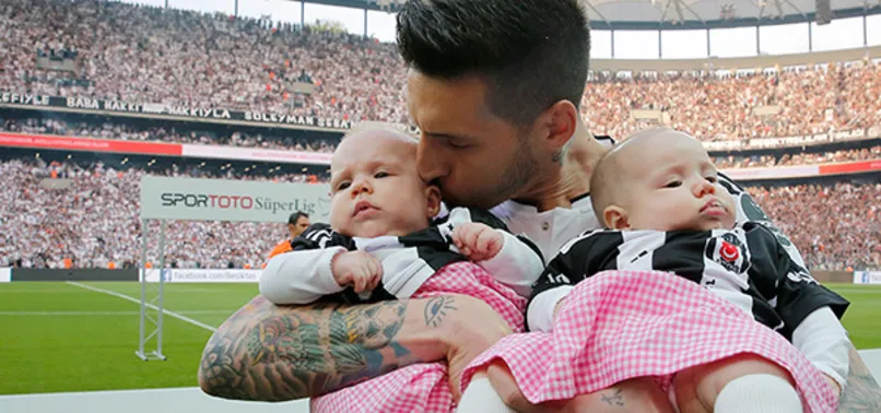 Jose Sosa ailesini İstanbul'a getirdi!