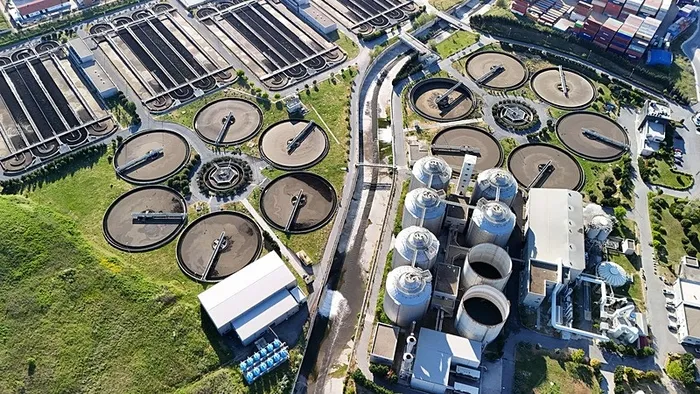 iski-atik-suyu-marmaraya-akitti-denizin-rengi-degisti-1747390249007.jpeg İstanbul Su ve Kanalizasyon İdaresi'ne (İSKİ) bağlı Ambarlı İleri Biyolojik Atık Su Arıtma Tesisleri (İHA)