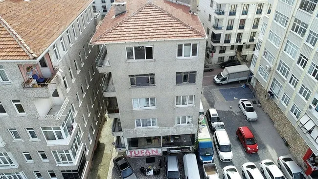İstanbul'da kabus apartmanı! 27 yıl önce yan yatan bina bir türlü yıktırılamadı - 3