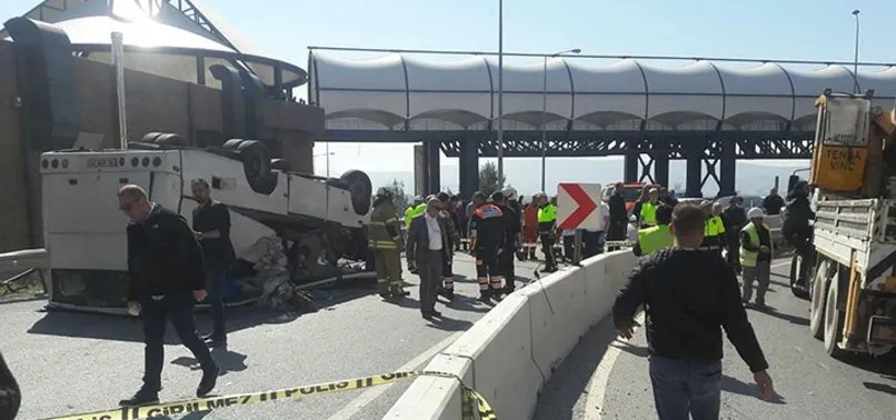 İzmir'de down sendromlu çocukları taşıyan midibüs devrildi