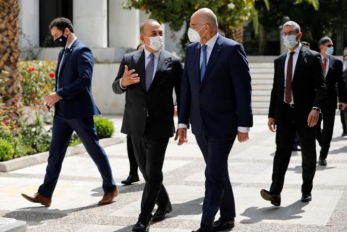 Son dakika: Dışişleri Bakanı Mevlüt Çavuşoğlu Yunanistan'da! Türk bayrağı çektiler - 1