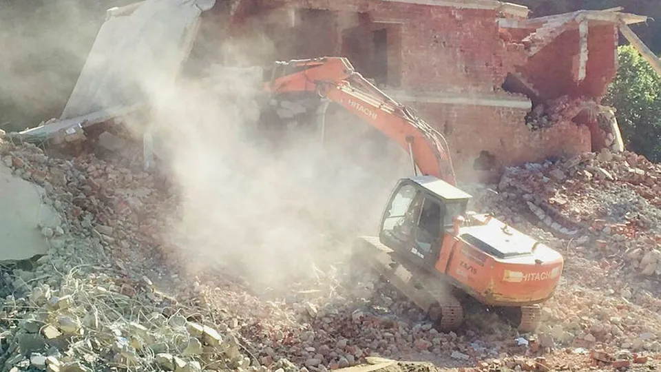 Fırtına Vadisi'nde İmar Barışı'ndan sonra yapılan kaçak binaların yıkımına başlandı
